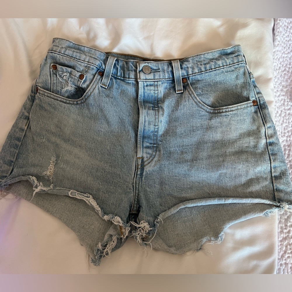 High waisted Levi’s shorts